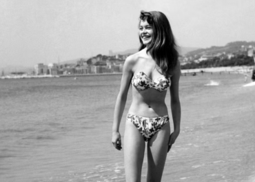 Brigitte Bardot, il bikini che rivoluzionò la moda: a Cannes nacque un'icona